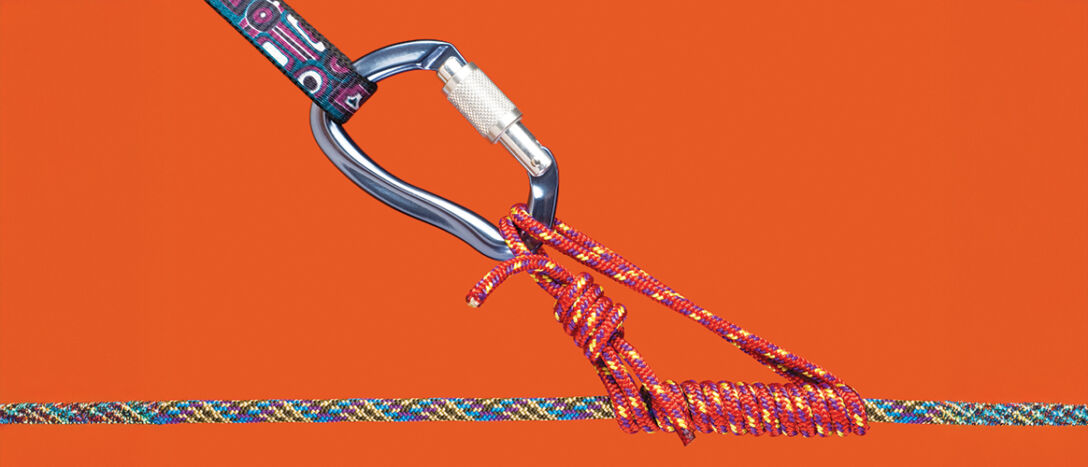 Knot Mountain Climbing technique using carabiner and rope