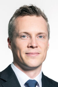 Chris Deves headshot